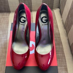 Guess pumps